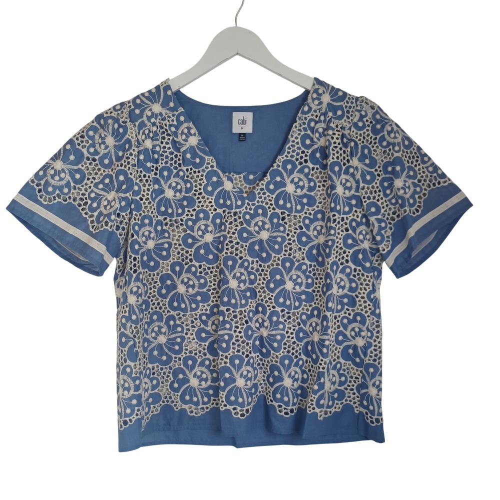 Cabi Blue White Floral Eyelet Lace V-Neck Short Sleeve Blouse Style 5807 Size M